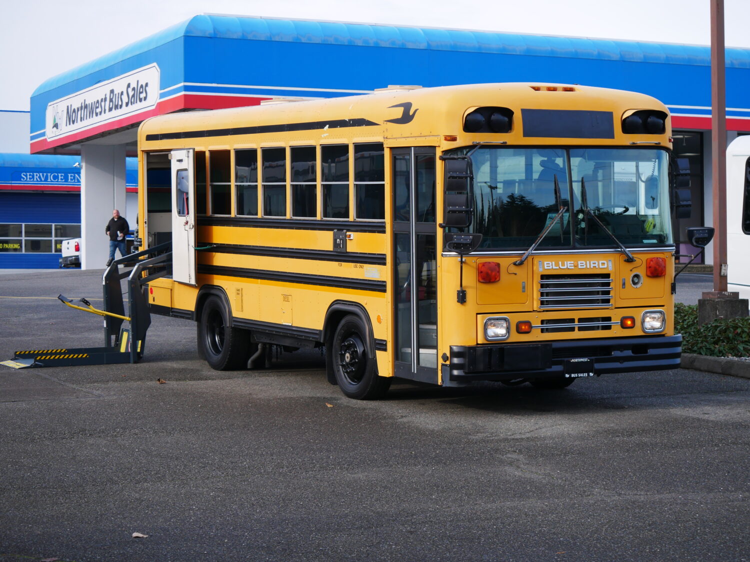 1999 Blue Bird TC-1000 Handy Bus 18 ADA Short School Bus - B82359