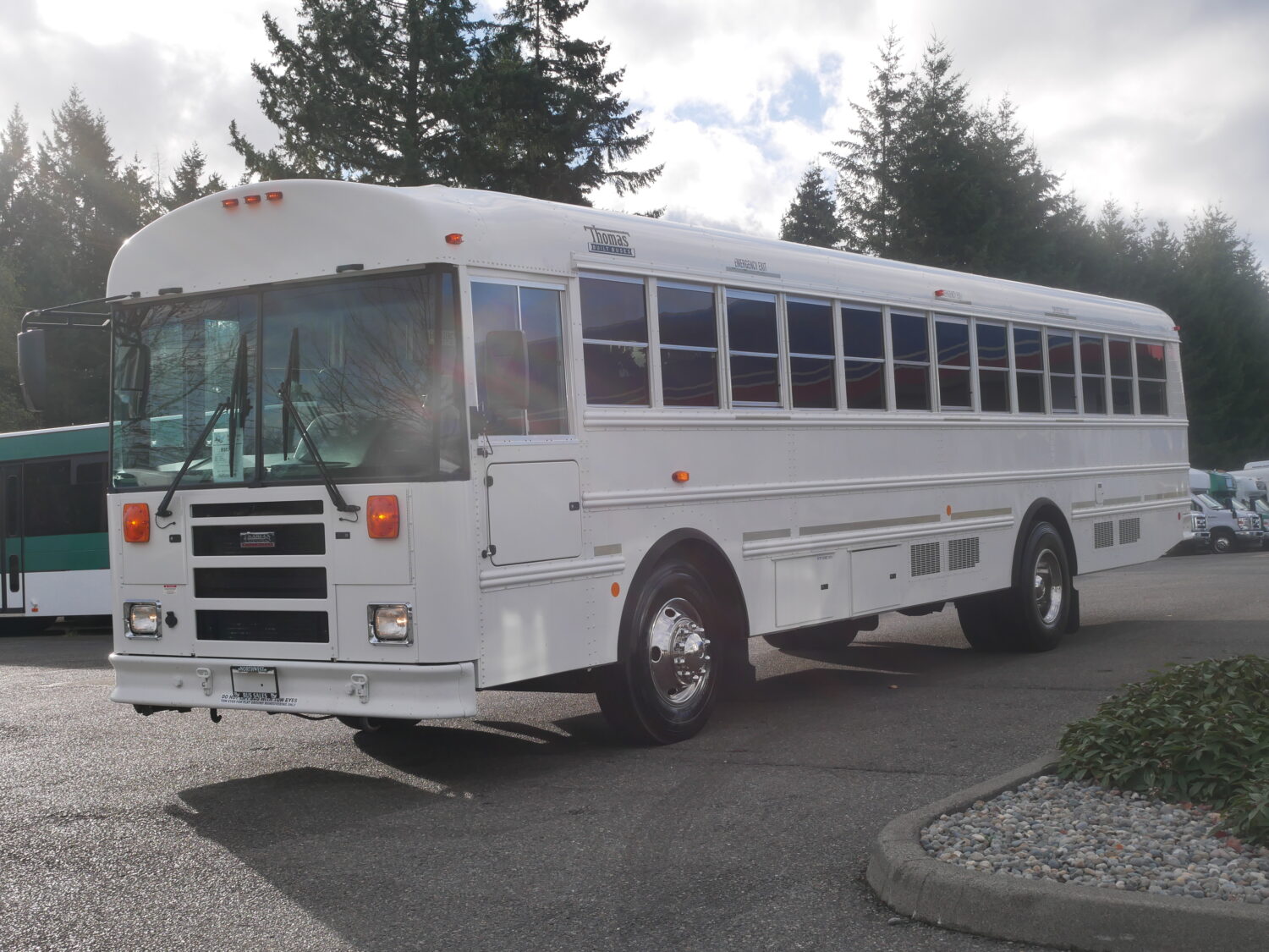 2013 Thomas Saf-T-Liner 33 Passenger + Rear Luggage - B55319 - Image 2