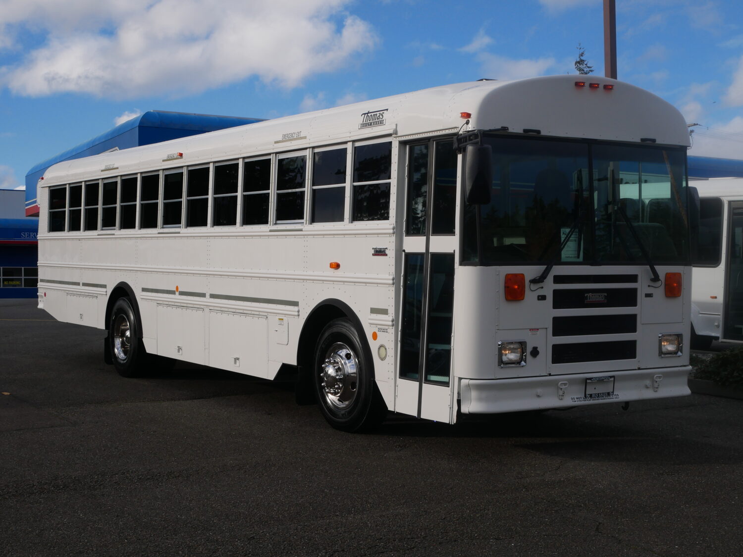 2013 Thomas Saf-T-Liner 33 Passenger + Rear Luggage - B55319