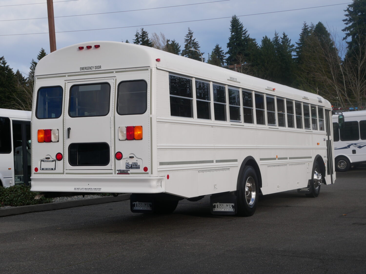 2013 Thomas Saf-T-Liner 33 Passenger + Rear Luggage - B55319 - Image 3