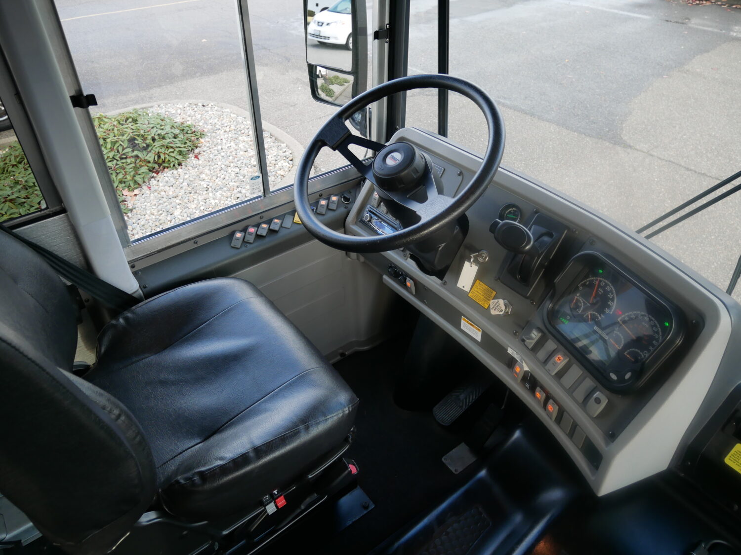 2013 Thomas Saf-T-Liner 33 Passenger + Rear Luggage - B55319 - Image 5