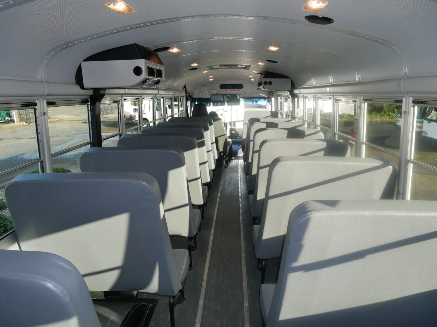 2013 Thomas Saf-T-Liner 33 Passenger + Rear Luggage - B55319 - Image 8