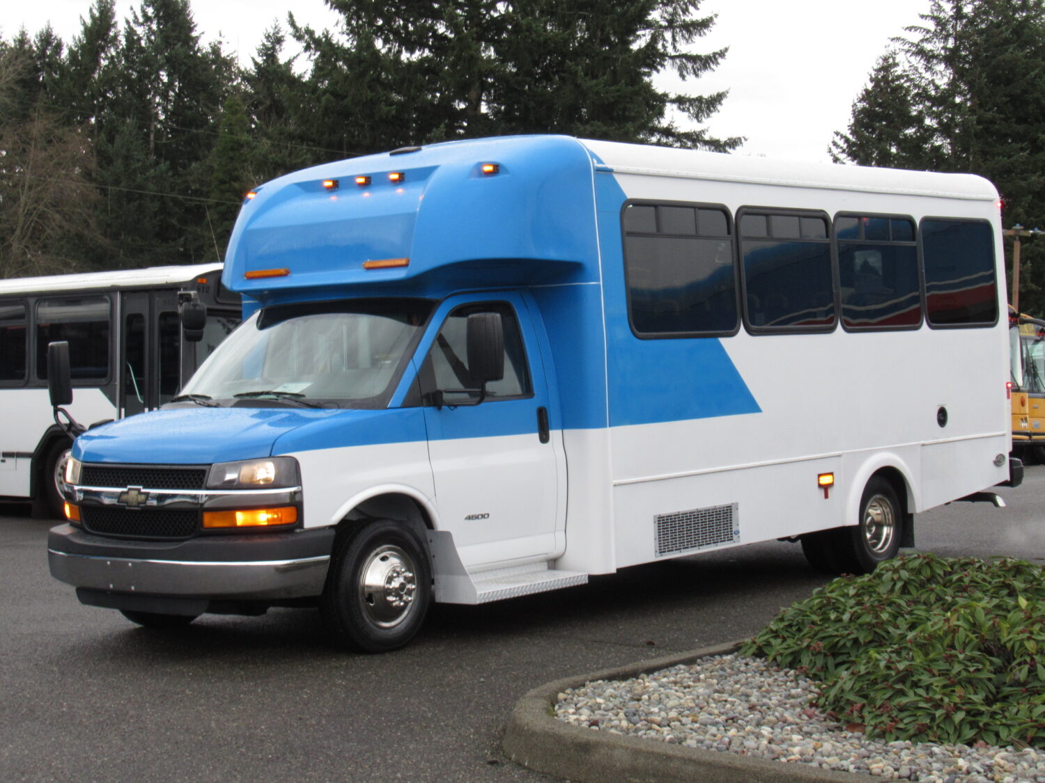 2016 Chevrolet Glaval Titan II 14 Passenger Shuttle Bus - S36364 - Image 2