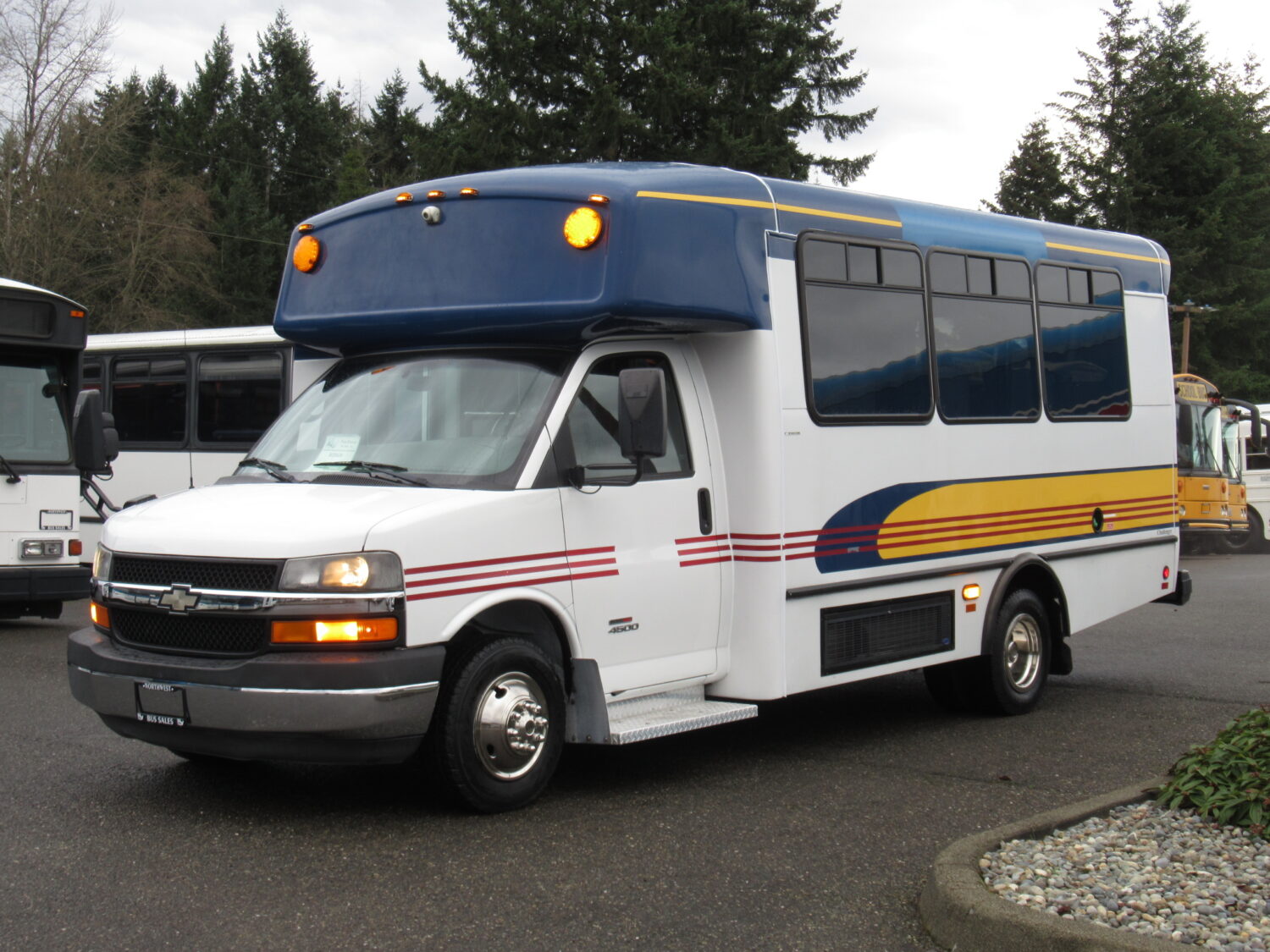 2010 Chevrolet Champion 14 Passenger ADA Shuttle Bus - S22428 - Image 2