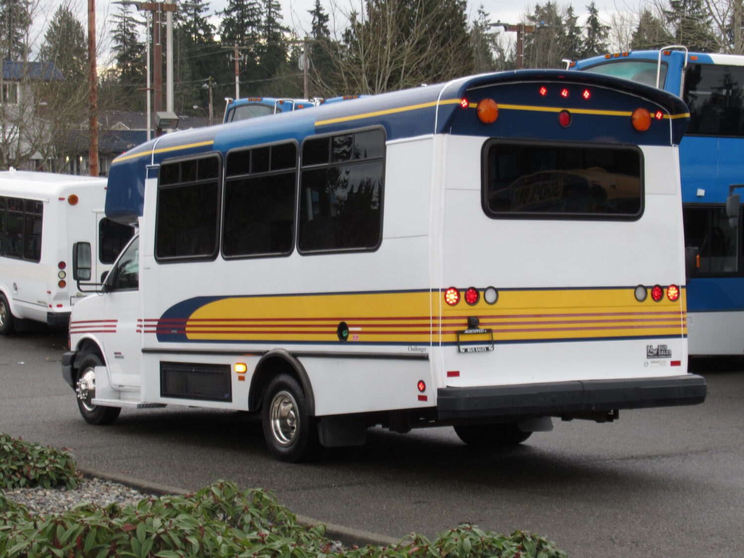 2010 Chevrolet Champion 14 Passenger ADA Shuttle Bus - S22428 - Image 4
