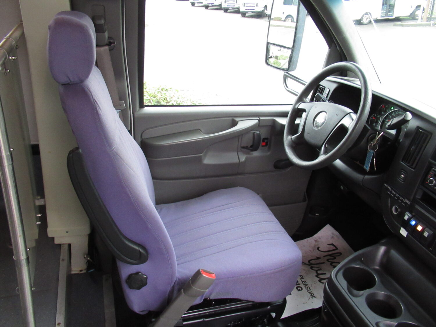 2010 Chevrolet Champion 14 Passenger ADA Shuttle Bus - S22428 - Image 5