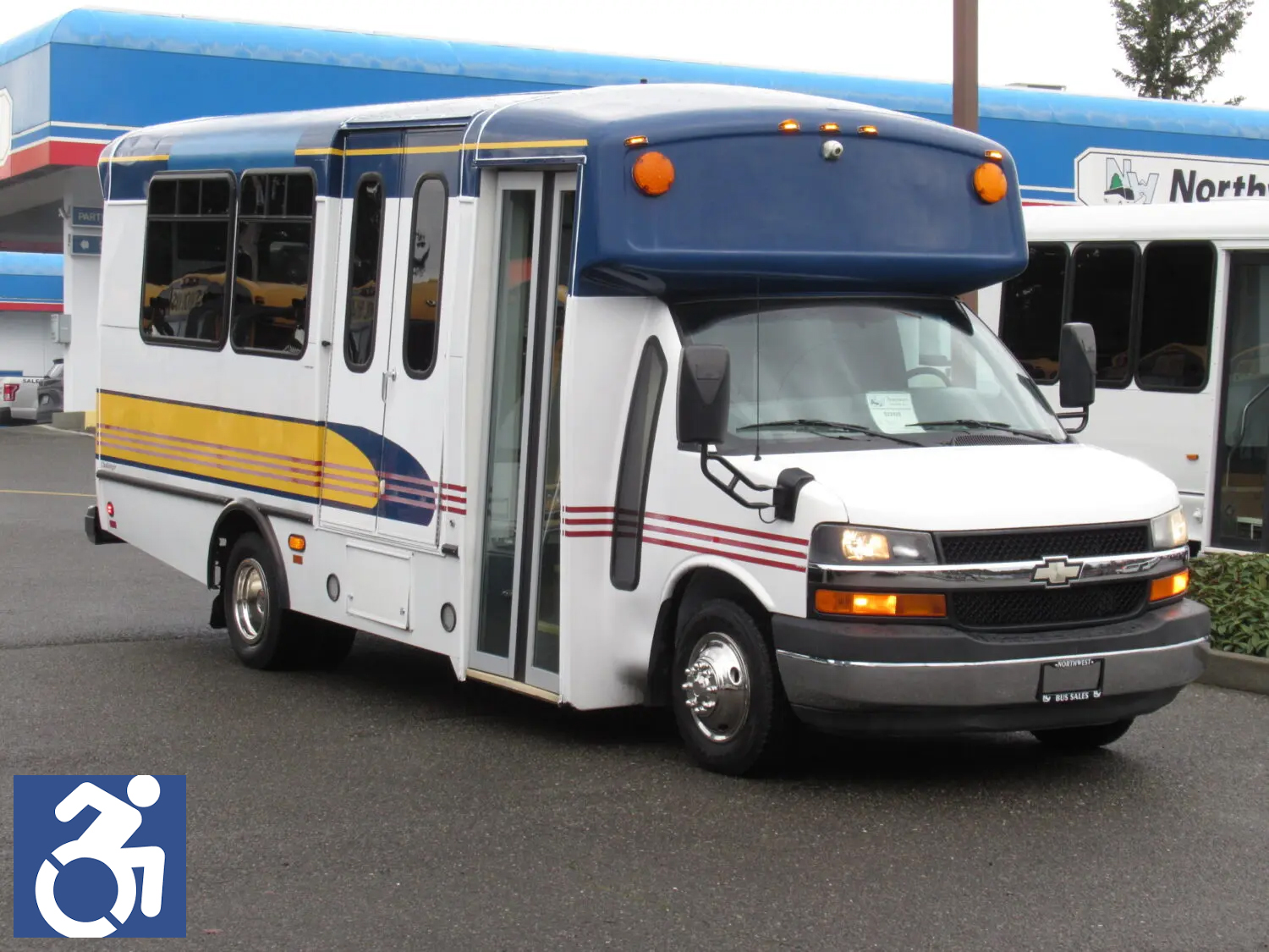 2010 Chevrolet Champion 14 Passenger ADA Shuttle Bus - S22428