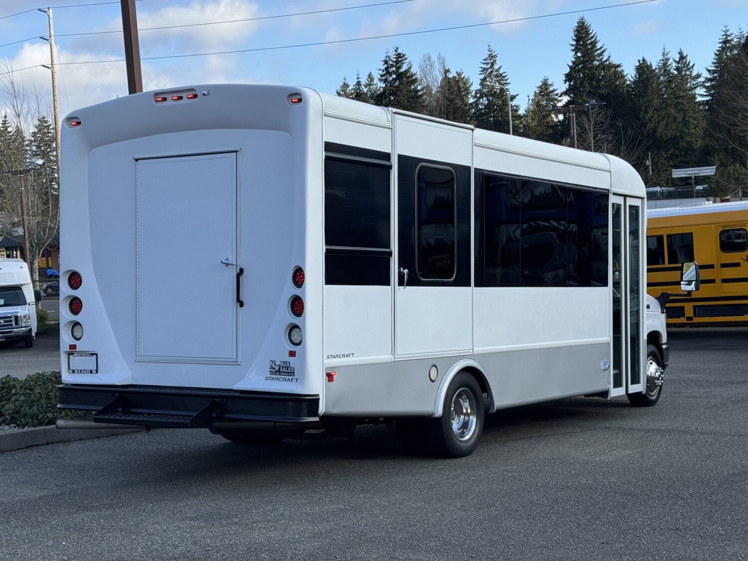 2016 Ford Starcraft Allstar 14 ADA + Rear Luggage Shuttle Bus - S57048 - Image 4