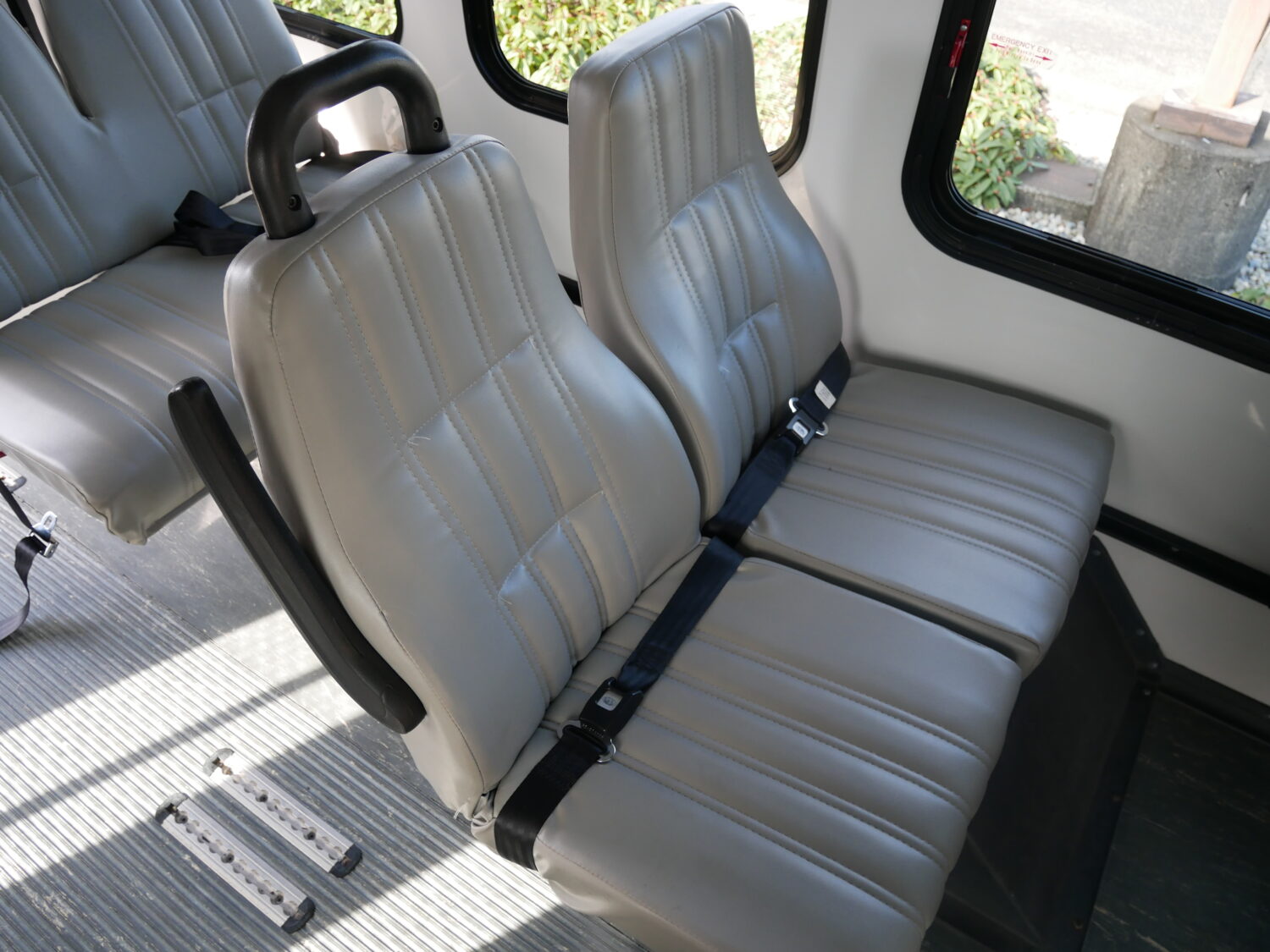 2009 Ford Startrans Senator 14 Passenger ADA Shuttle Bus - S25114 - Image 9