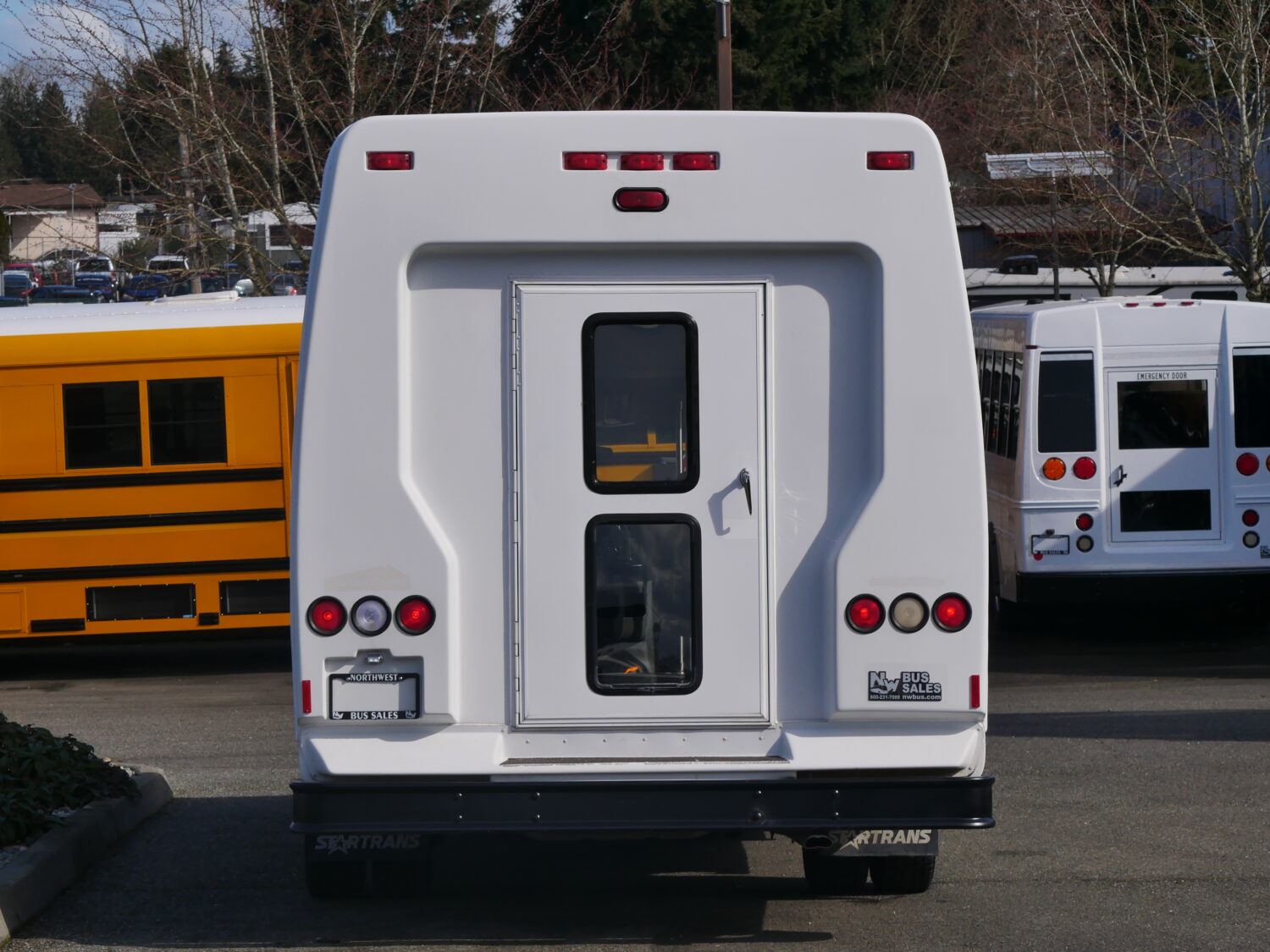 2009 Ford Startrans Senator 14 Passenger ADA Shuttle Bus - S25114 - Image 11