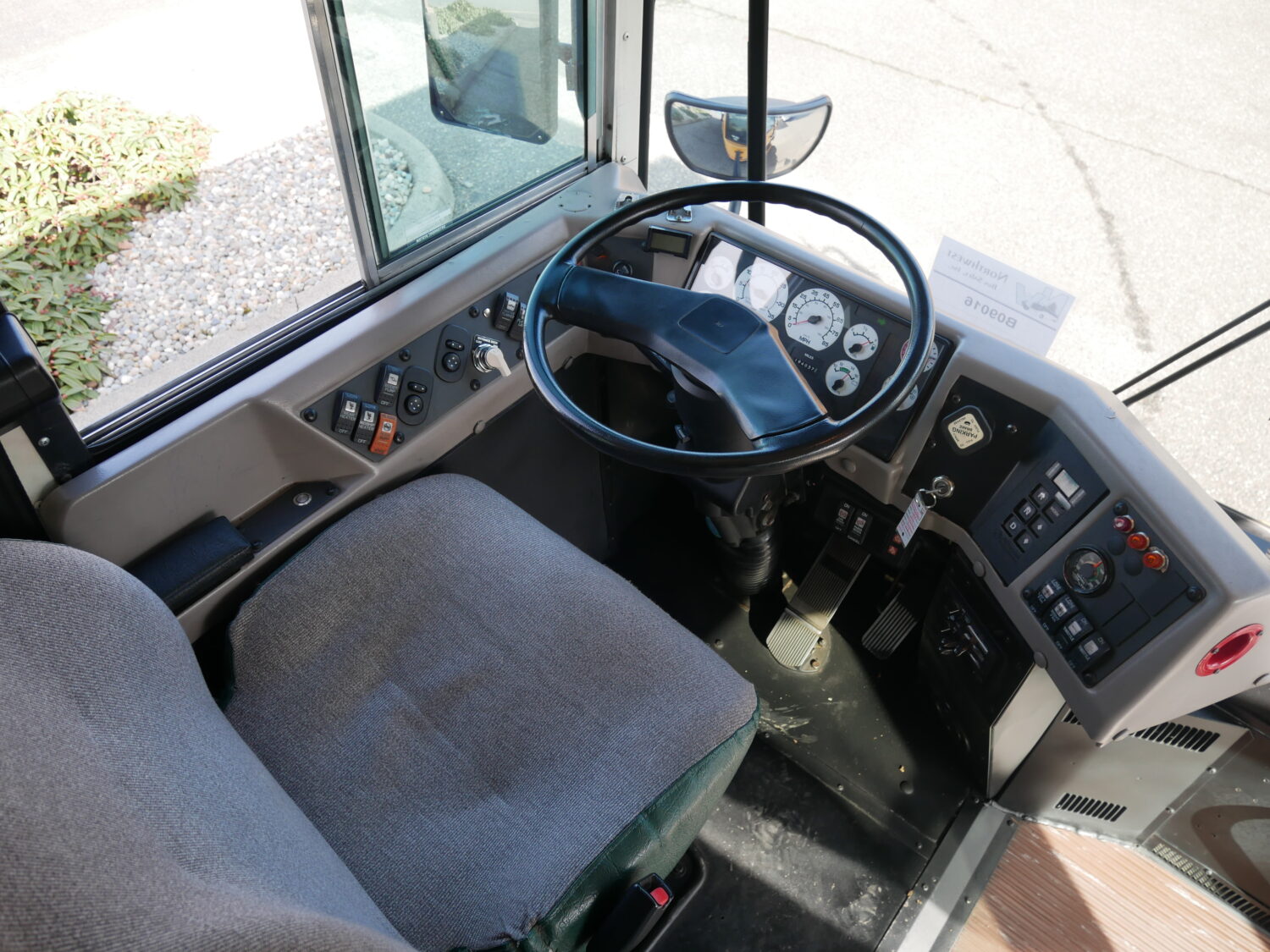 2011 IC RE300 13 Row School Bus - B09016 - Image 5