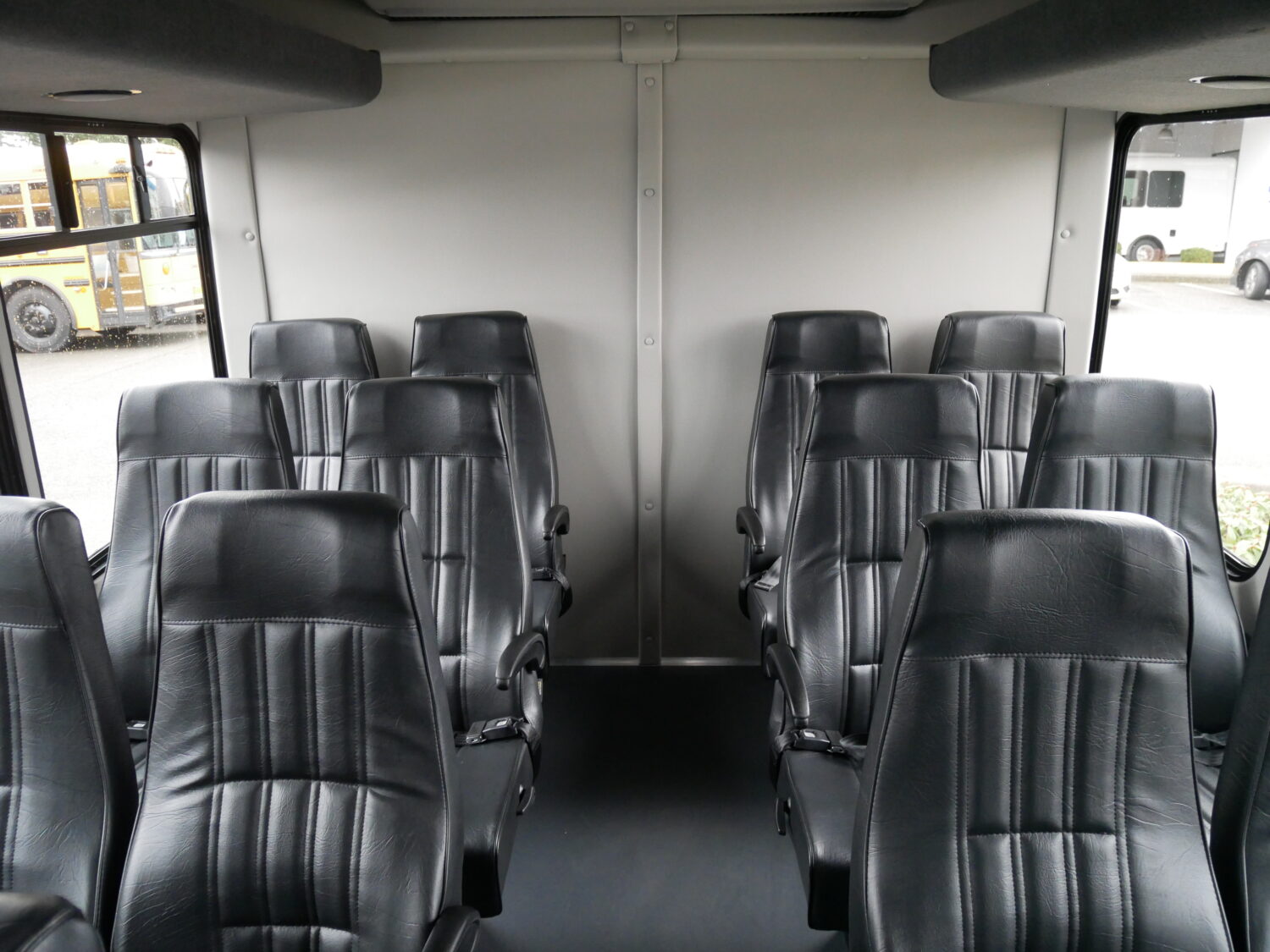 2025 Ford Starcraft MVP 24 Pass w/Rear Luggage - S12432 - Image 7