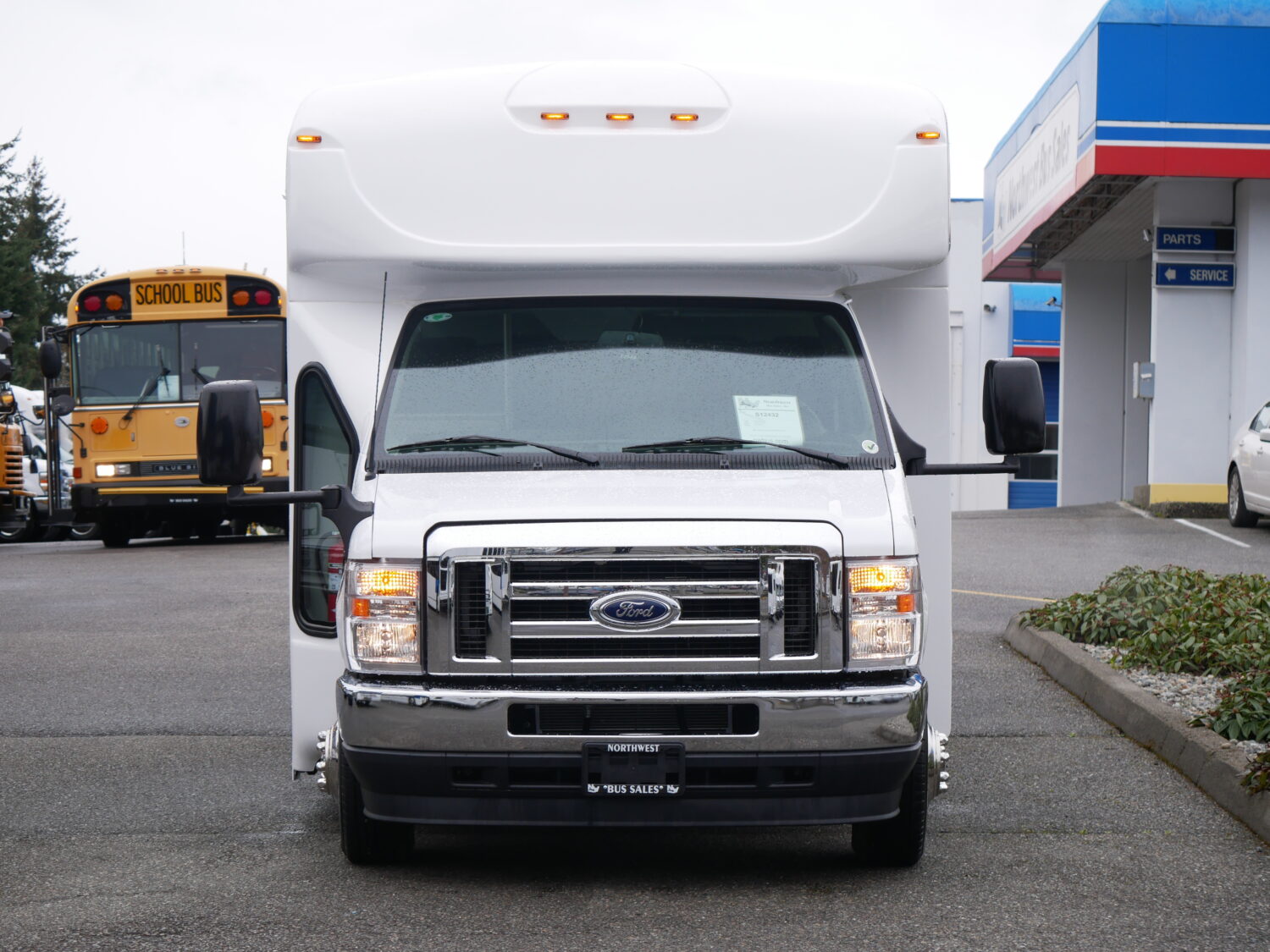 2025 Ford Starcraft MVP 24 Pass w/Rear Luggage - S12432 - Image 12