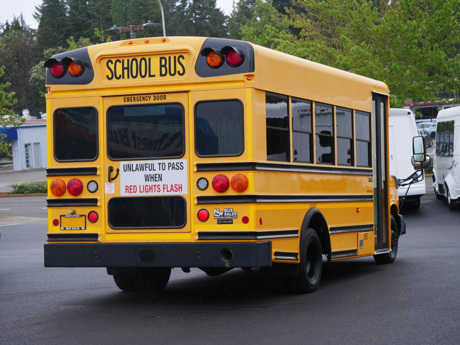 2009 Chevrolet Collins Super Bantam 20 Passenger School Bus - B76442 - Image 3
