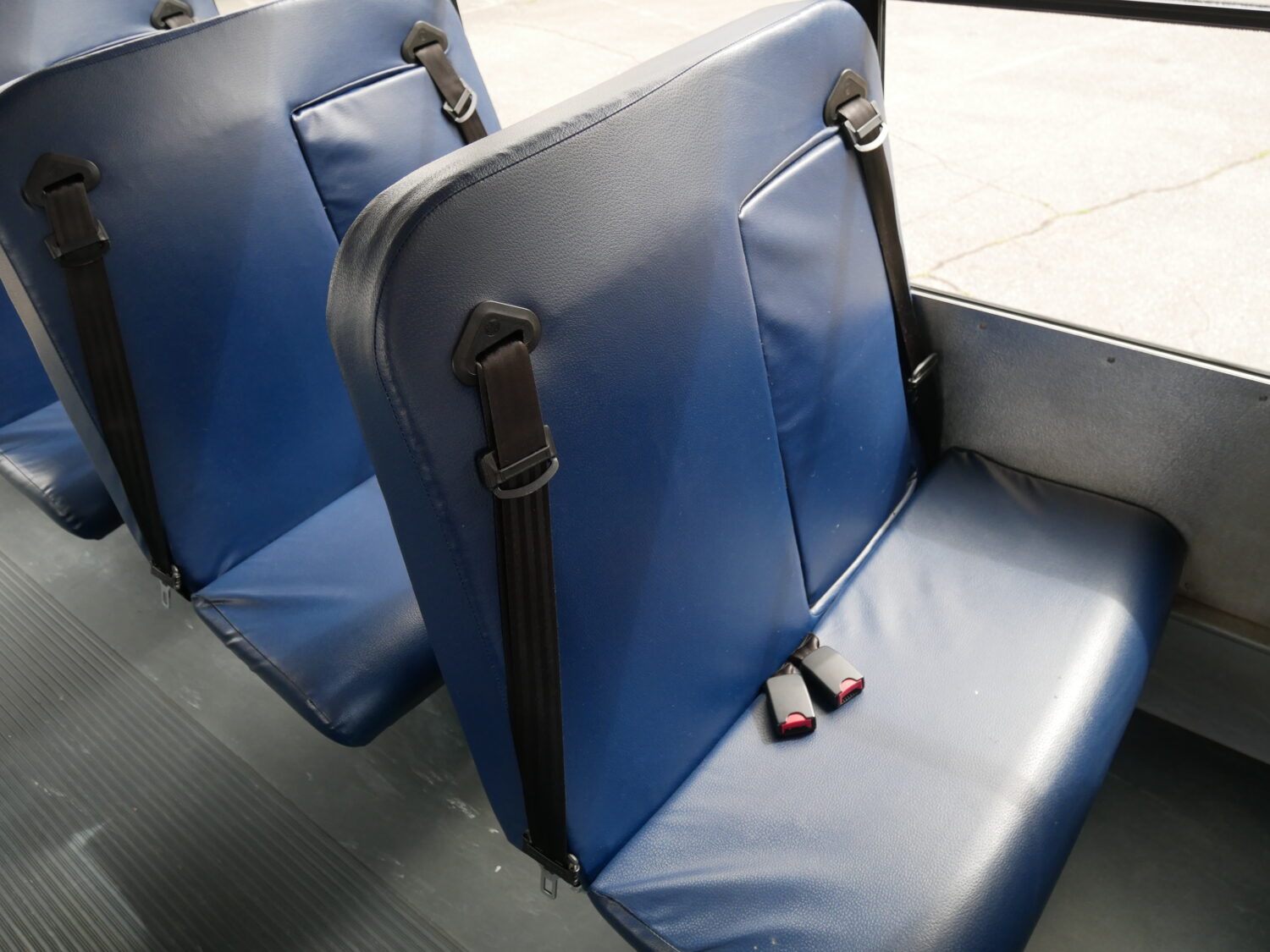 2015 Ford Blue Bird Girardin 18 Passenger School Bus - B25540 - Image 9