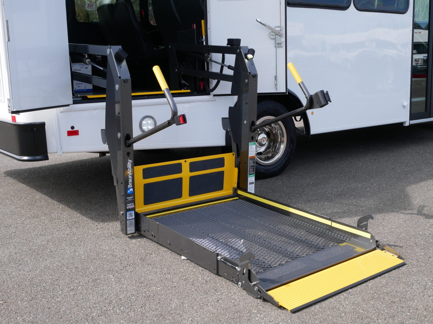 2024 Ford Endera 14 Passenger ADA Shuttle Bus - S32146 - Image 10