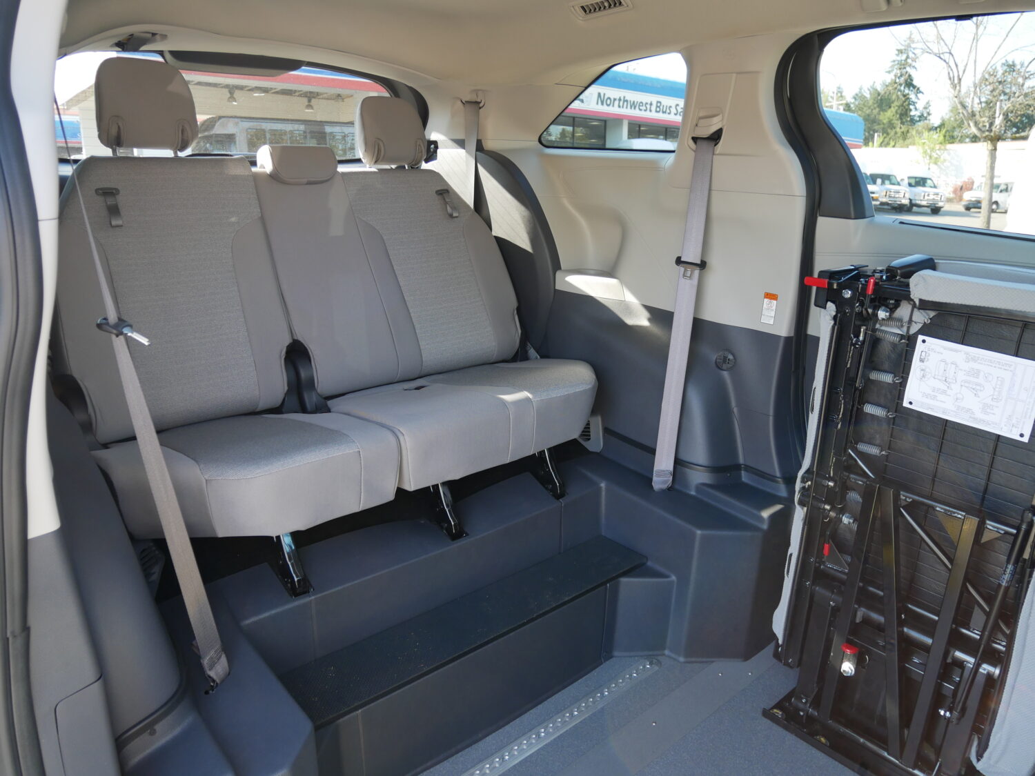 2024 Toyota Sienna Hybrid LE VMI 6 Passenger Side Entry ADA Ramp Van - S25064 - Image 8