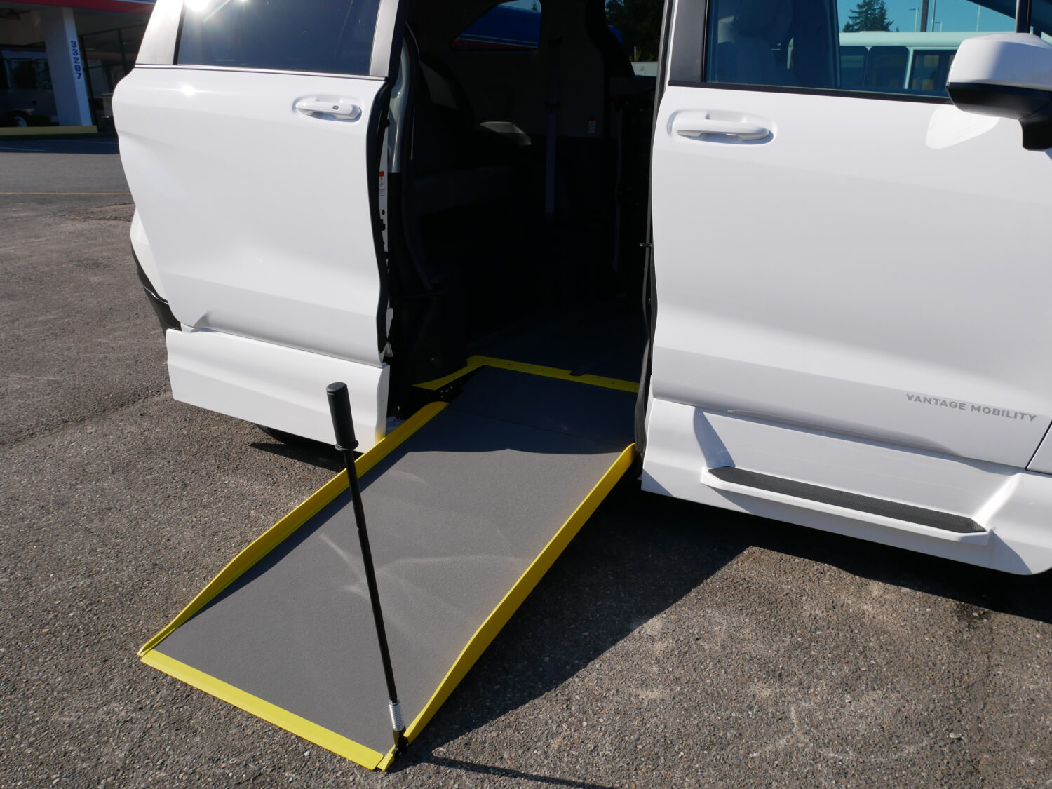 2024 Toyota Sienna Hybrid LE VMI 6 Passenger Side Entry ADA Ramp Van - S25064 - Image 10
