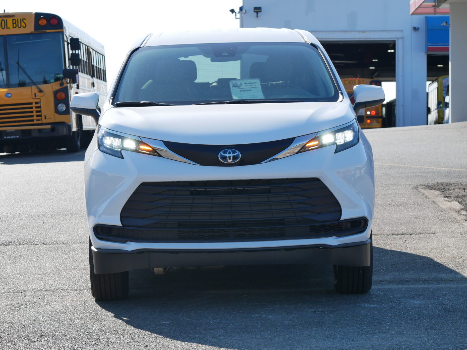 2024 Toyota Sienna Hybrid LE VMI 6 Passenger Side Entry ADA Ramp Van - S25064 - Image 12