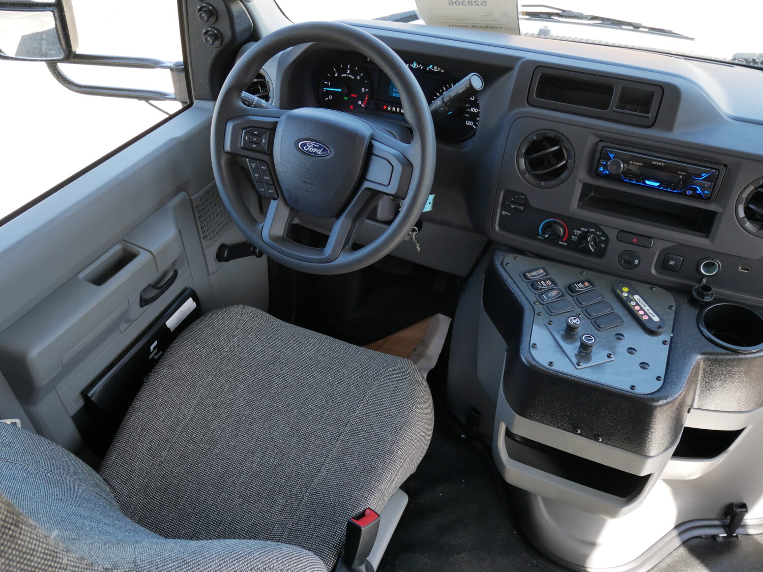 2024 Ford Endera 14 Passenger w/Rear Luggage - S28306 - Image 5