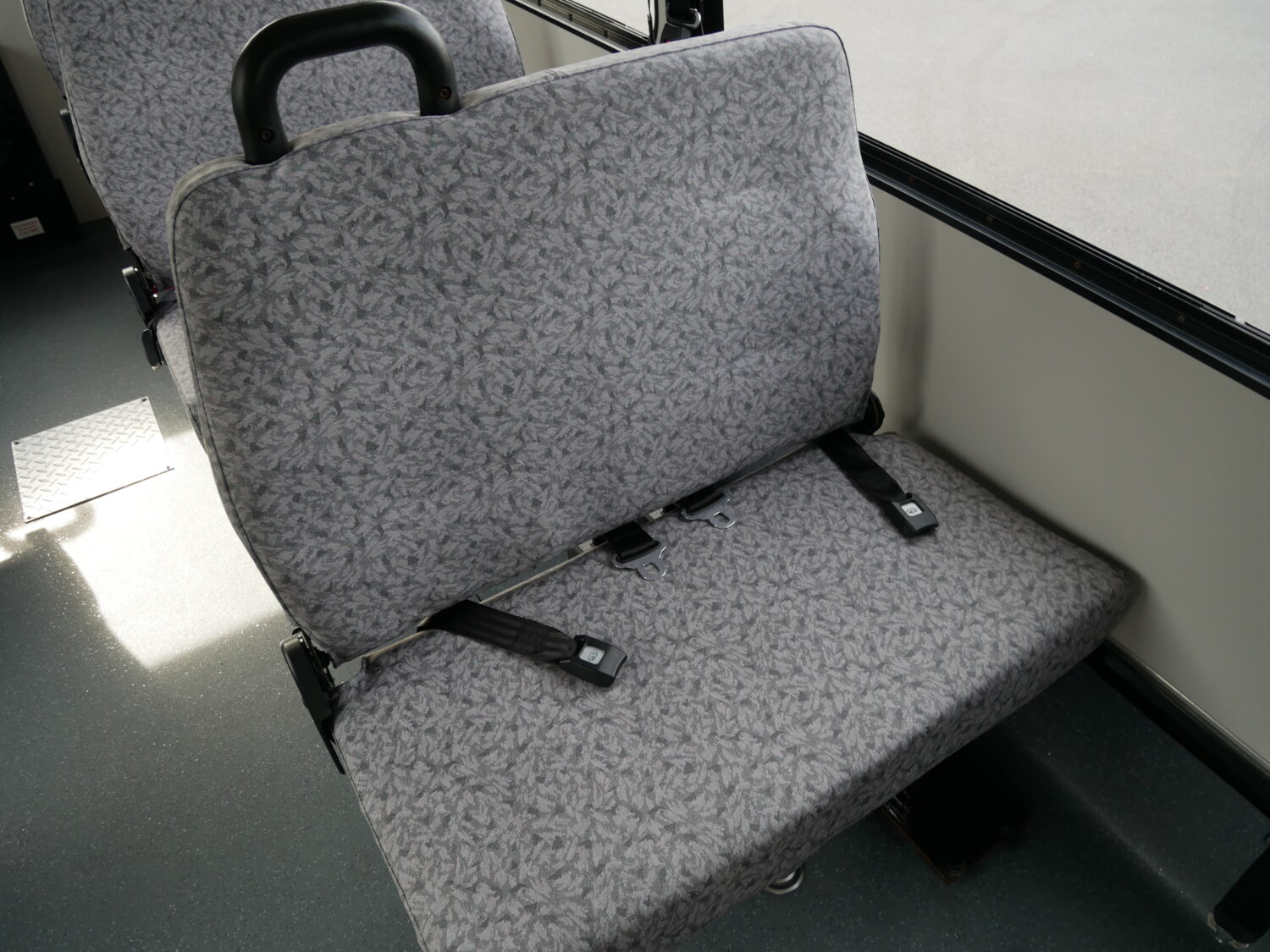 2010 Chevrolet Champion 14 Passenger ADA Shuttle Bus - S22914 - Image 6