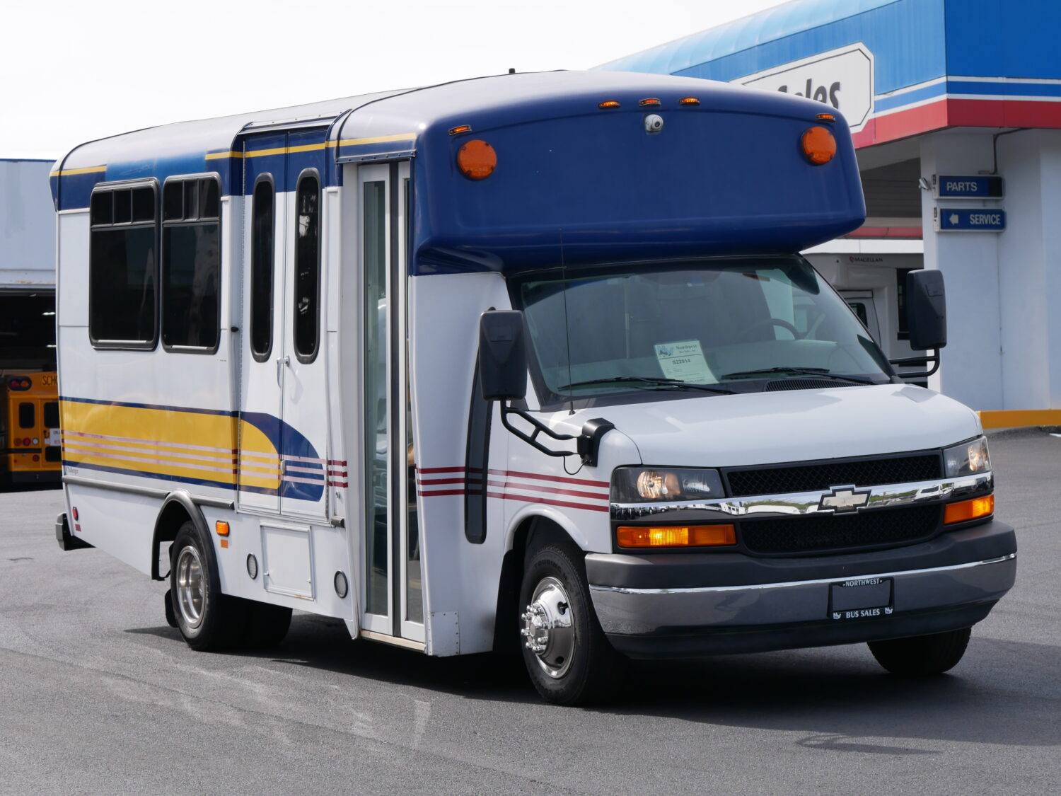 2010 Chevrolet Champion 14 Passenger ADA Shuttle Bus - S22914