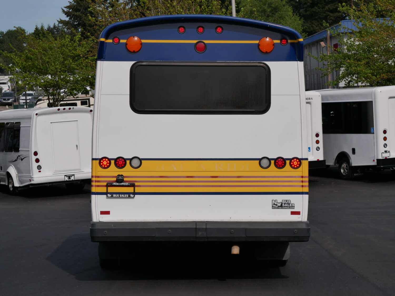 2010 Chevrolet Champion 14 Passenger ADA Shuttle Bus - S22914 - Image 11