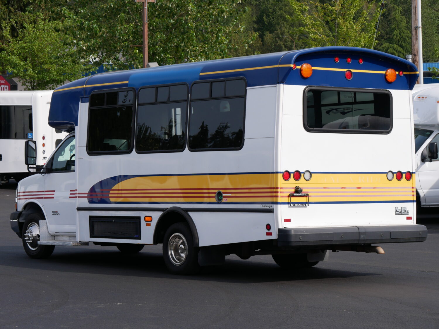2010 Chevrolet Champion 14 Passenger ADA Shuttle Bus - S22914 - Image 4