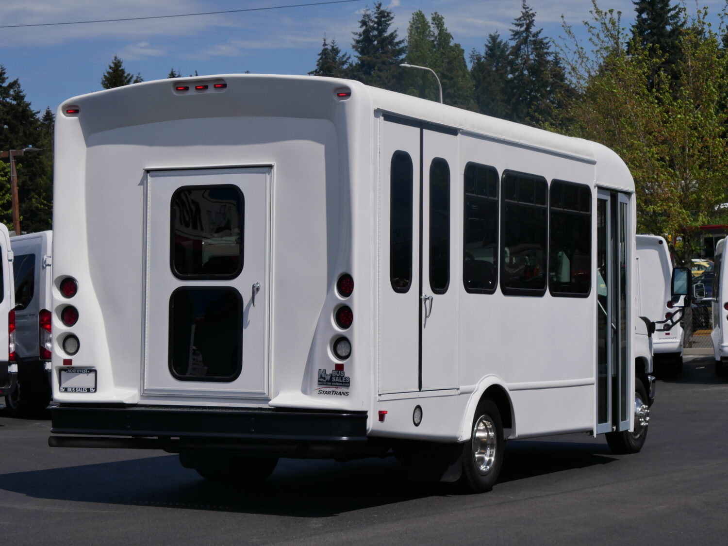 2016 Ford E350 Startrans 14 Passenger ADA Shuttle Bus - S13241 - Image 3