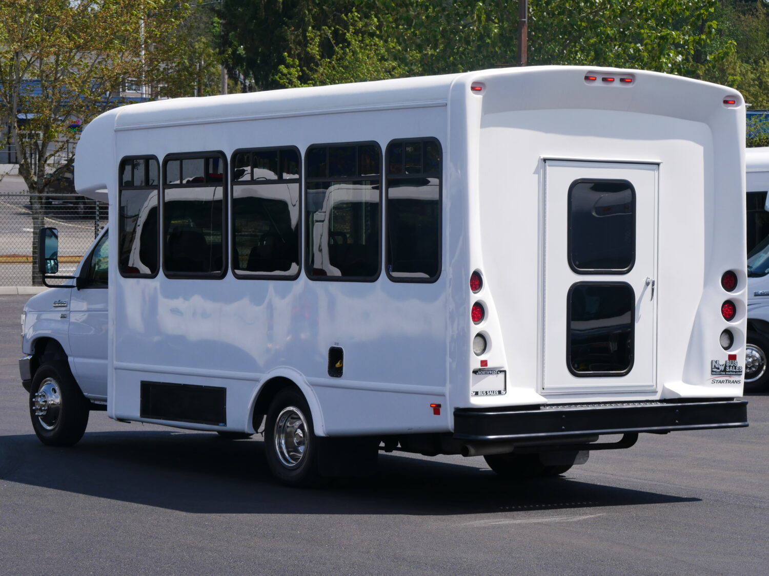 2016 Ford E350 Startrans 14 Passenger ADA Shuttle Bus - S13241 - Image 4