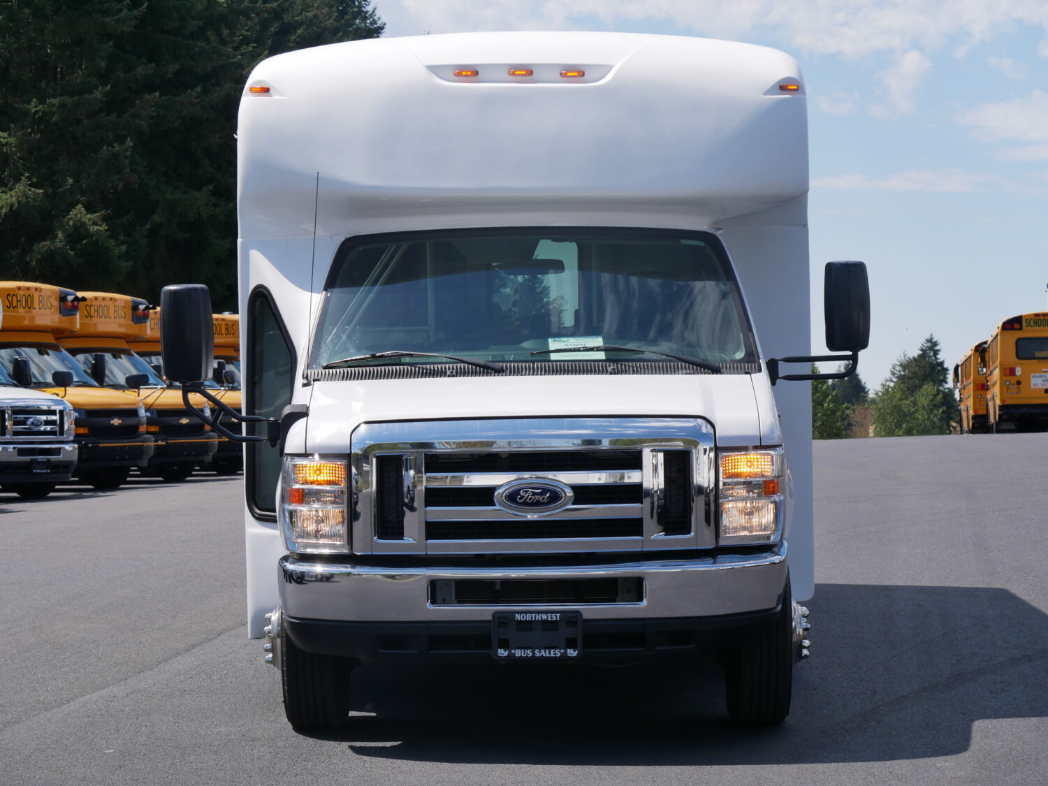 2016 Ford E350 Startrans 14 Passenger ADA Shuttle Bus - S13241 - Image 11