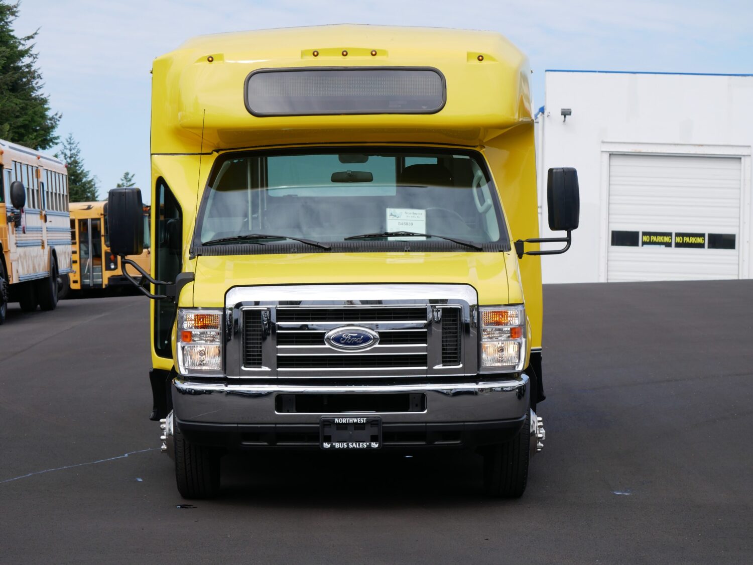 2019 Ford Eldorado 14 Passenger with Interior Luggage Rack - S45839 - Image 12