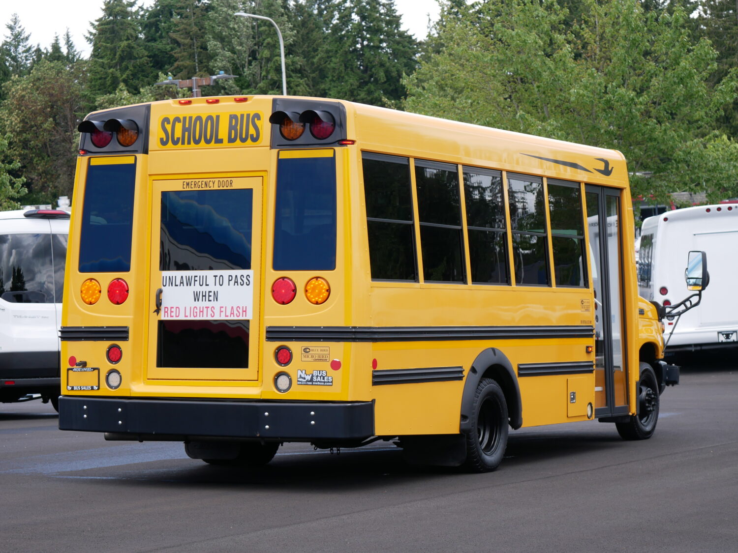 2016 Ford Girardin 18 Pax School Bus - B05347 - Image 3