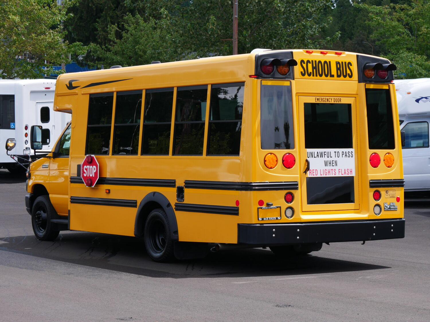 2016 Ford Girardin 18 Pax School Bus - B05347 - Image 4