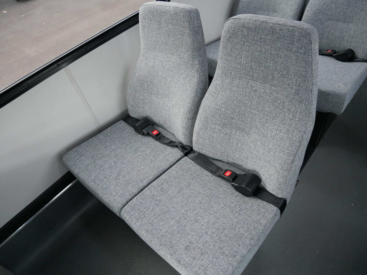 2019 Ford Glaval 14 Passenger + Rear Luggage Shuttle Bus - S14290 - Image 9