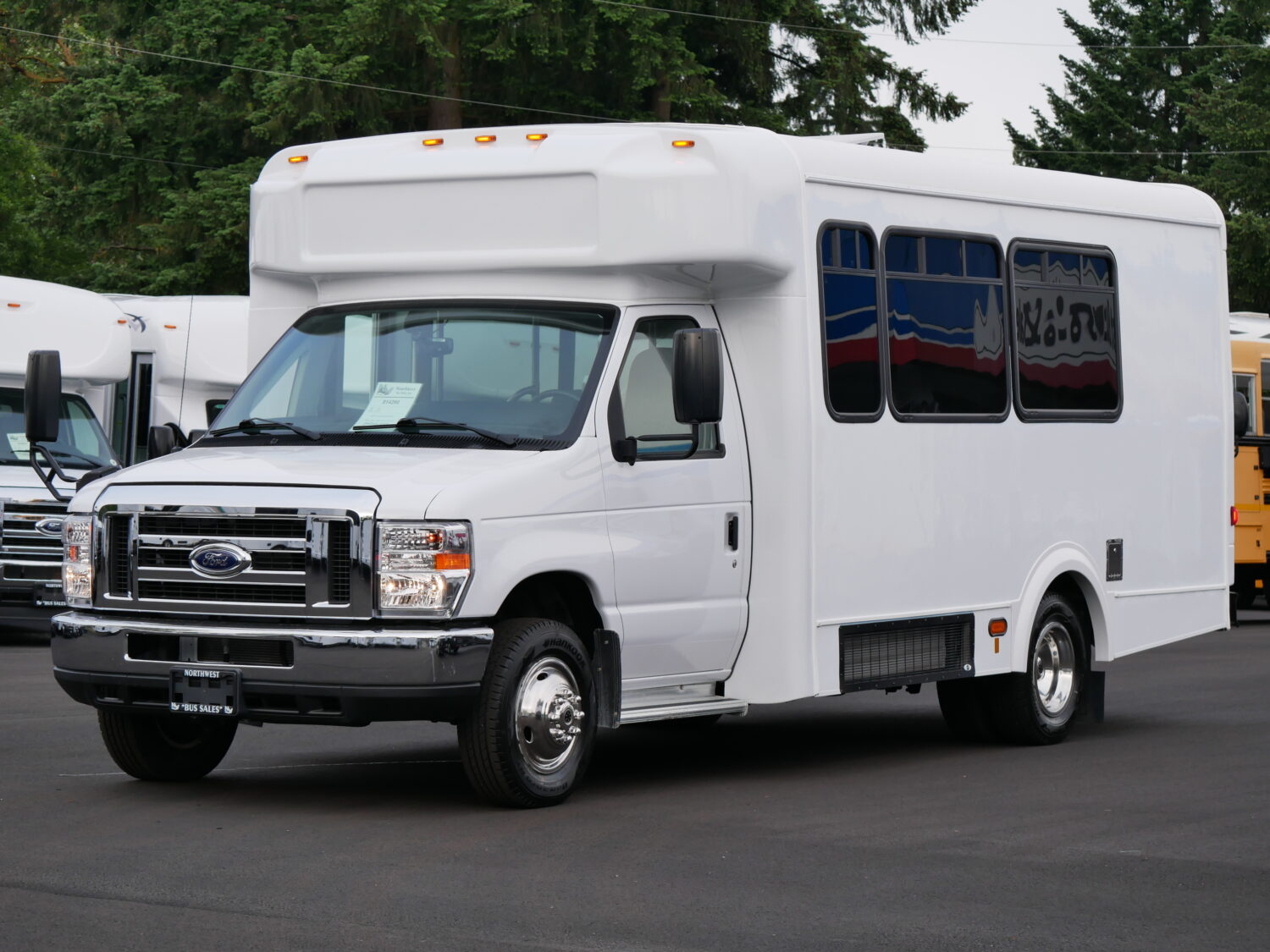 2019 Ford Glaval 14 Passenger + Rear Luggage Shuttle Bus - S14290 - Image 2