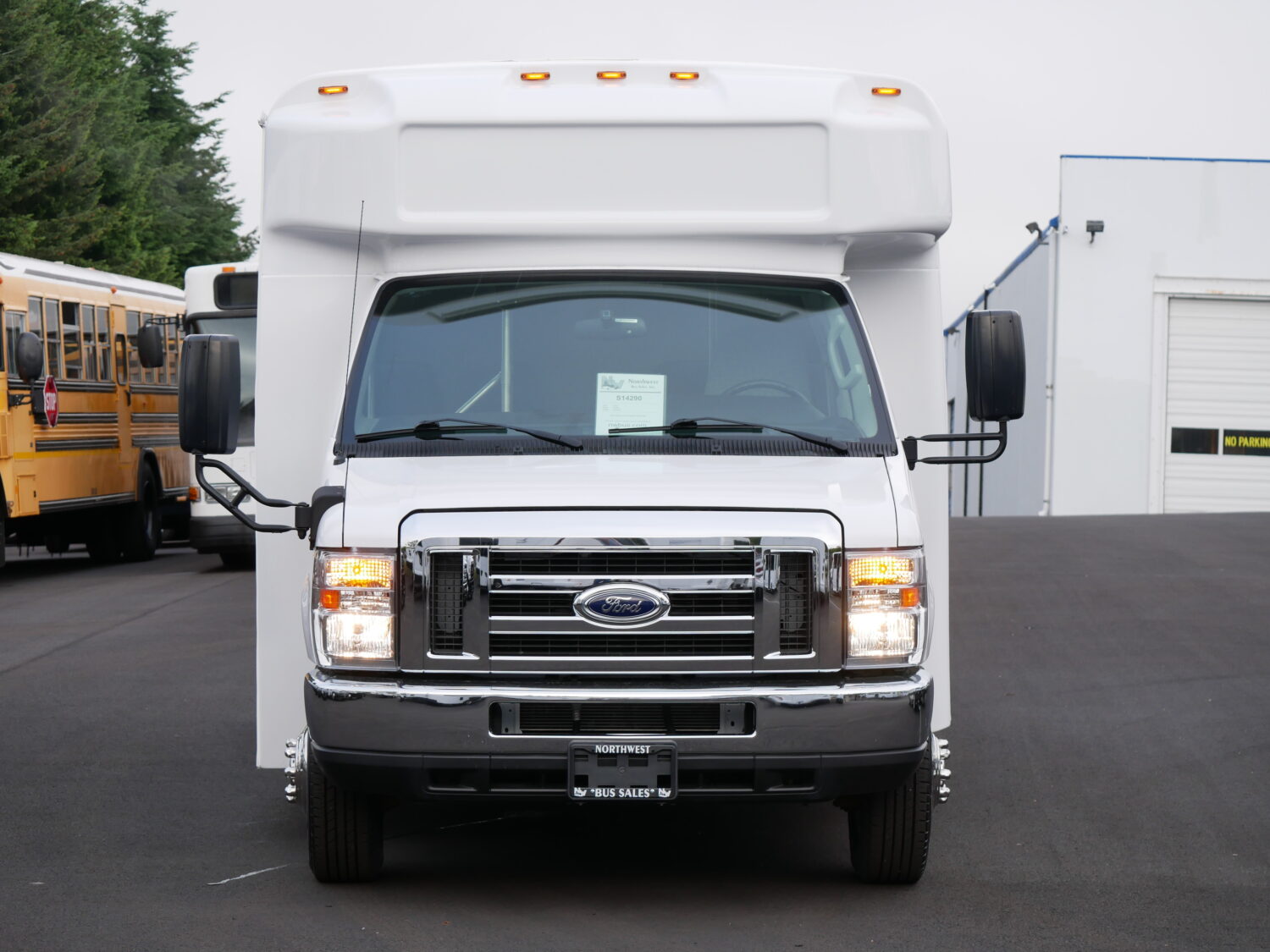 2019 Ford Glaval 14 Passenger + Rear Luggage Shuttle Bus - S14290 - Image 12