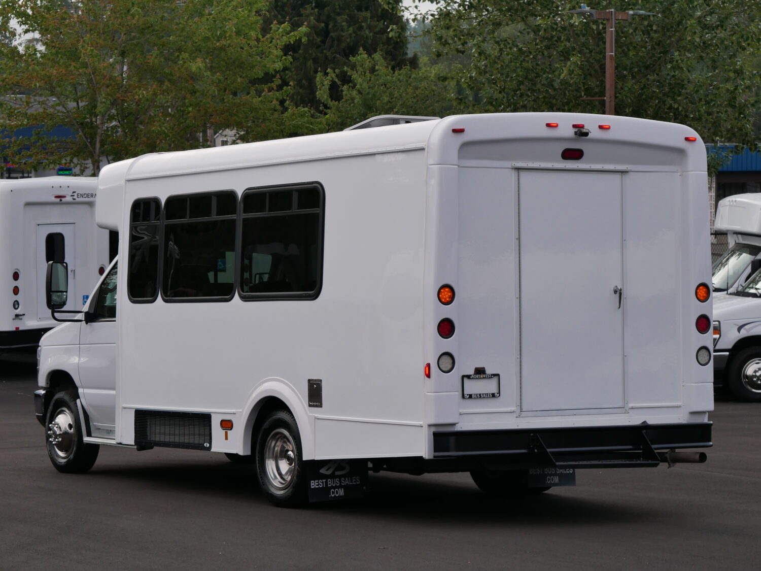 2019 Ford Glaval 14 Passenger + Rear Luggage Shuttle Bus - S14290 - Image 4