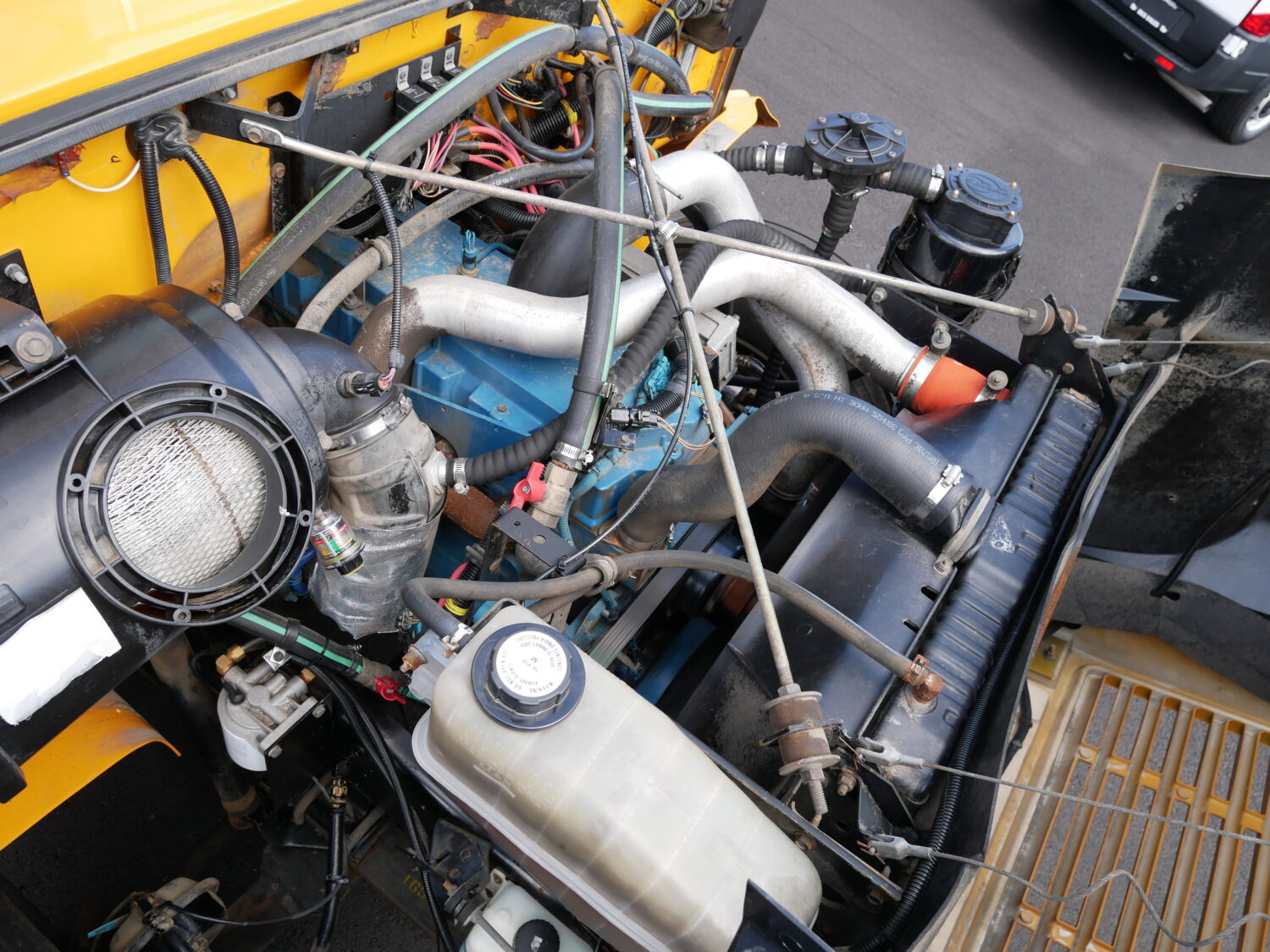 2001 International Blue Bird 53 Passenger School Bus - B68099 - Image 10