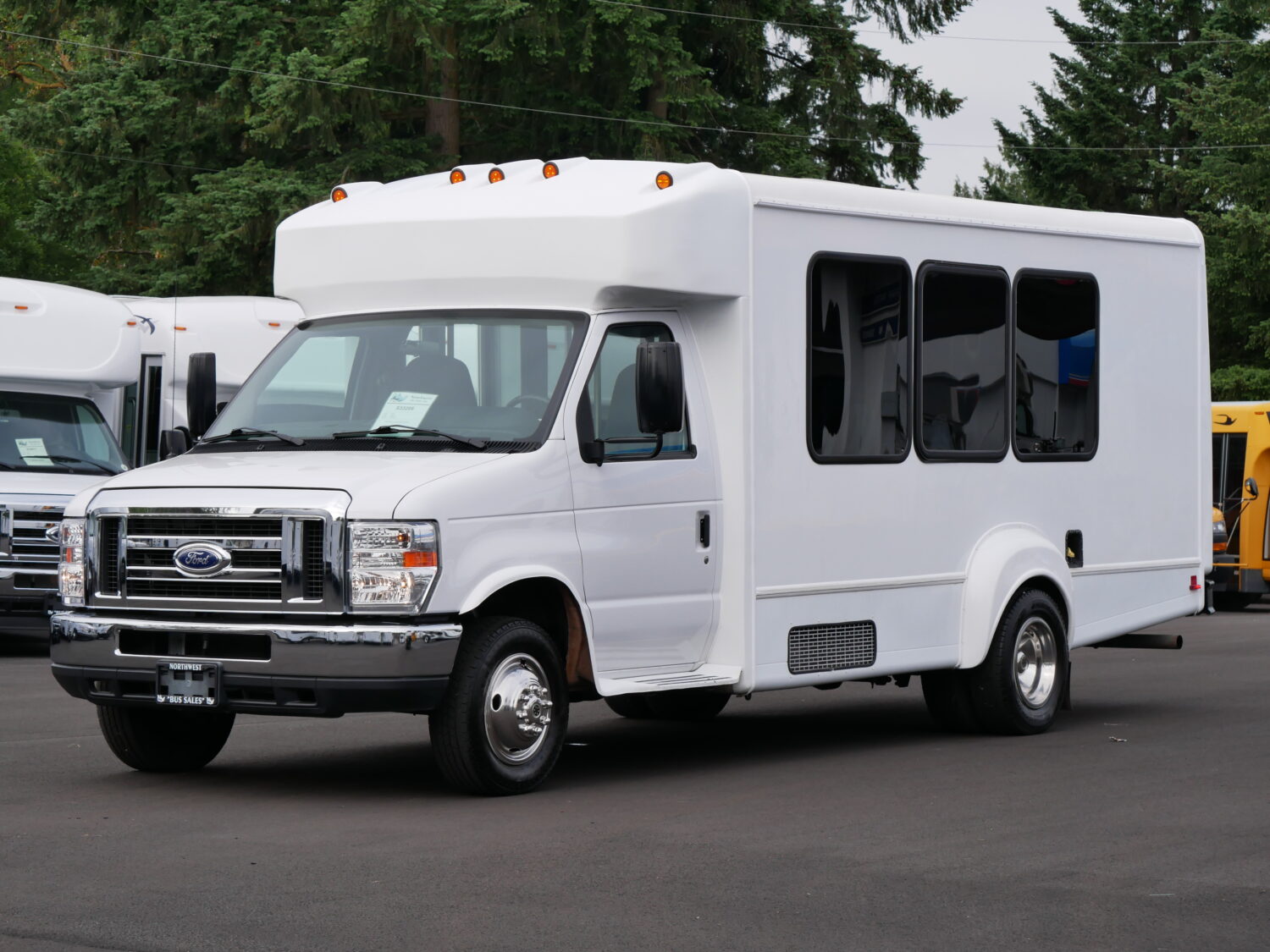 2016 Ford Goshen 14 Passenger with Rear Luggage Shuttle Bus - S33286 - Image 2