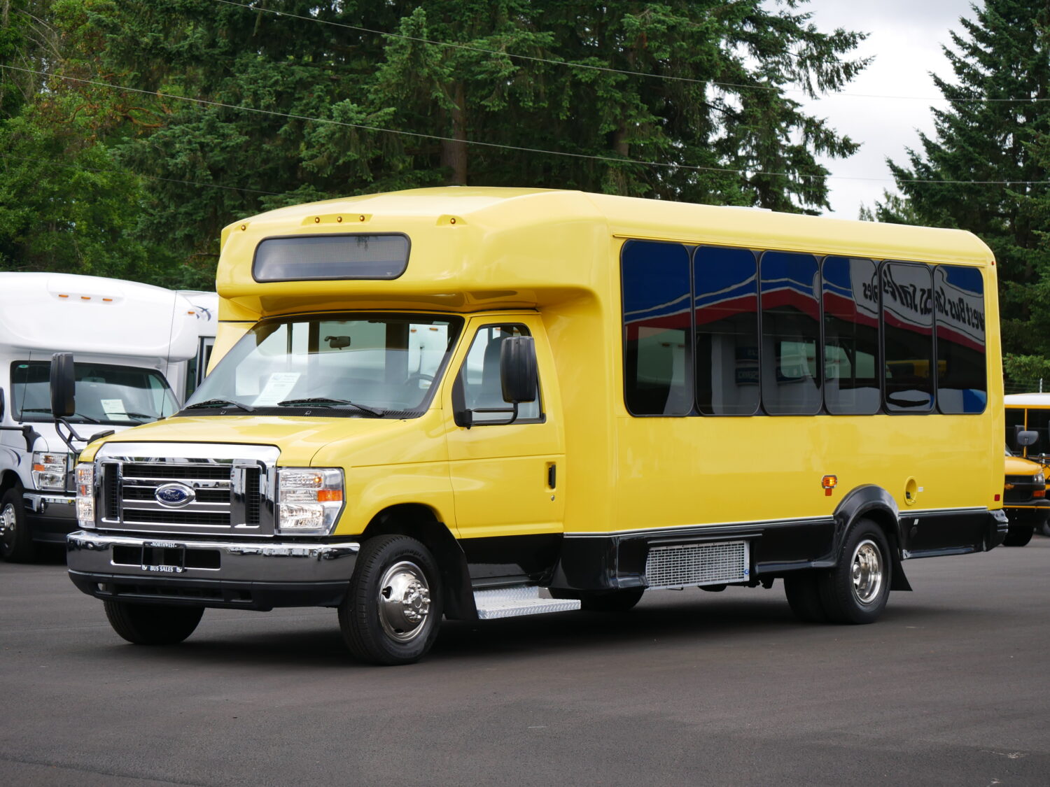 2019 Ford Eldorado 14 Passenger with Interior Luggage Rack - S11164 - Image 2